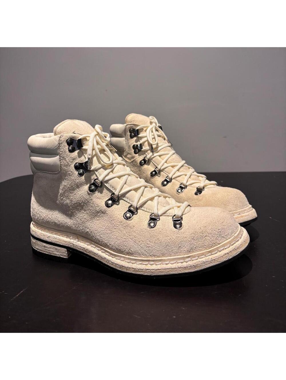 Guidi 19 Mountain Boots – Off White Suede – Vibram Sole